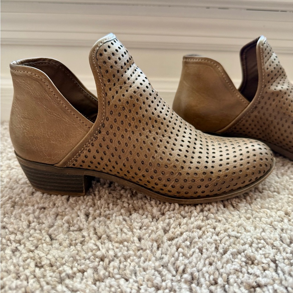 Zigi Soho Perforated Tan Ankle Boots